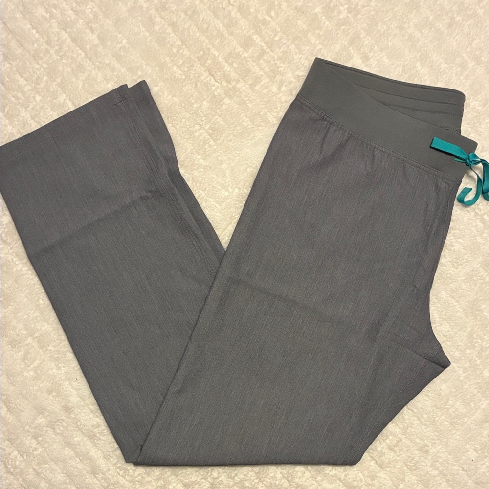 Figs Gray Women’s Basic Livingston scrub pants, NWT